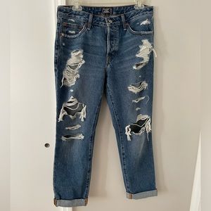 EUC Abercrombie & Fitch Ames Low Rise Slim Boyfriend Jeans